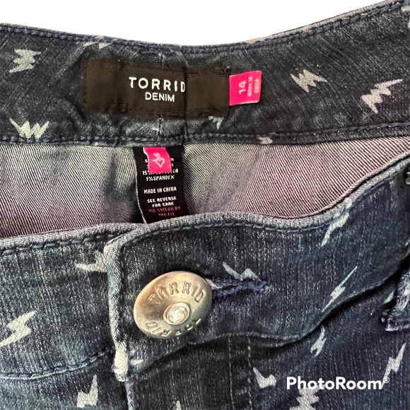 Torrid women blue white jean ankle length lightening pattern zip button top 14 - Picture 2 of 15